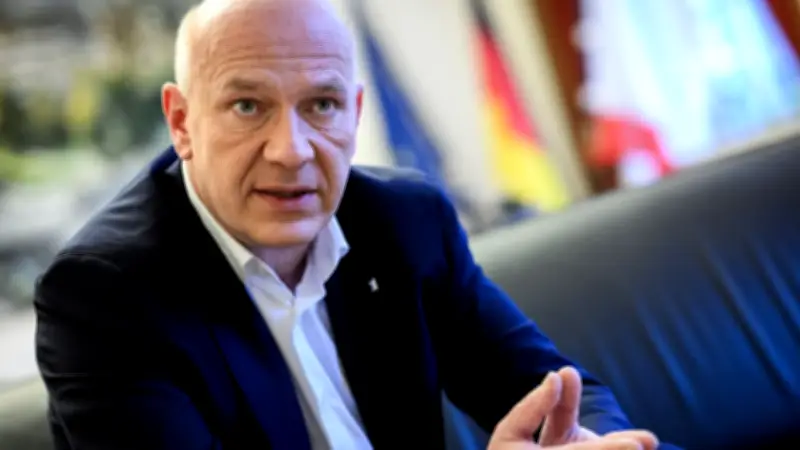 Berliner Stromausfall: Bürgermeister Wegner räumt Kommunikationsfehler ein, verteidigt Krisenmanagement