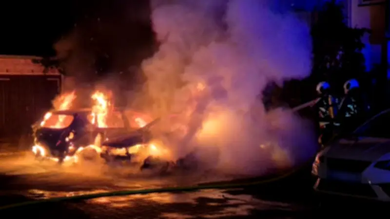 Bernburg: Zwei Fahrzeuge in Flammen aufgegangen - Polizei prüft mögliche Brandserie