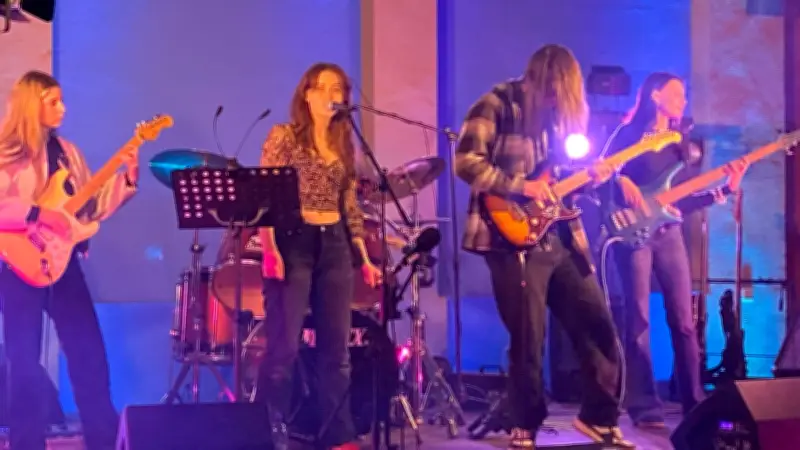 Bernburger Musiker Lance 406 feiert Spotify-Erfolg und Live-Debüt beim Jugendkonzert