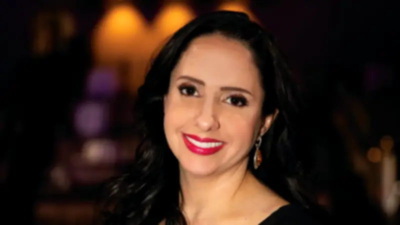 Bestseller vom Smartphone: US-Autorin Abby Jimenez schreibt Millionen-Hits mobil