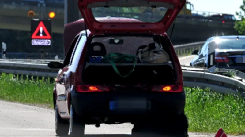 Betrunkener Fahrer verliert Führerschein nach Motorbrand auf A24 bei Meyenburg