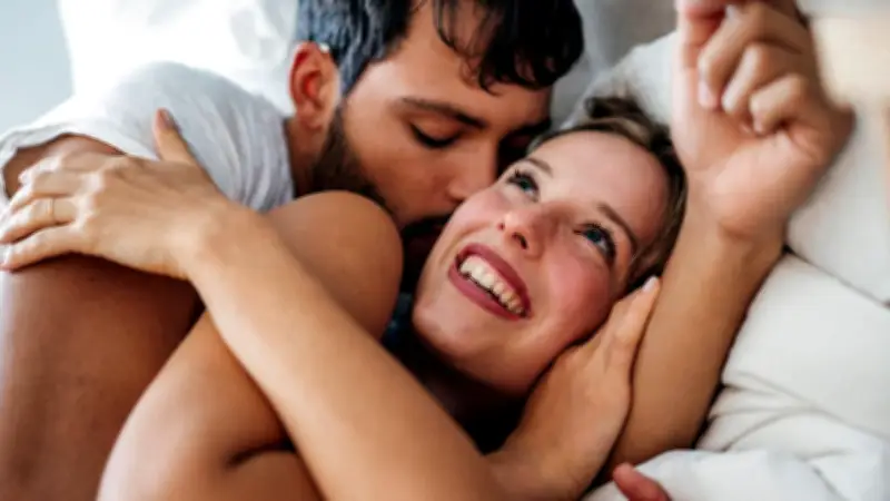 Beziehungsfunkeln neu entfachen: 15 Experten-Tipps für mehr Leidenschaft