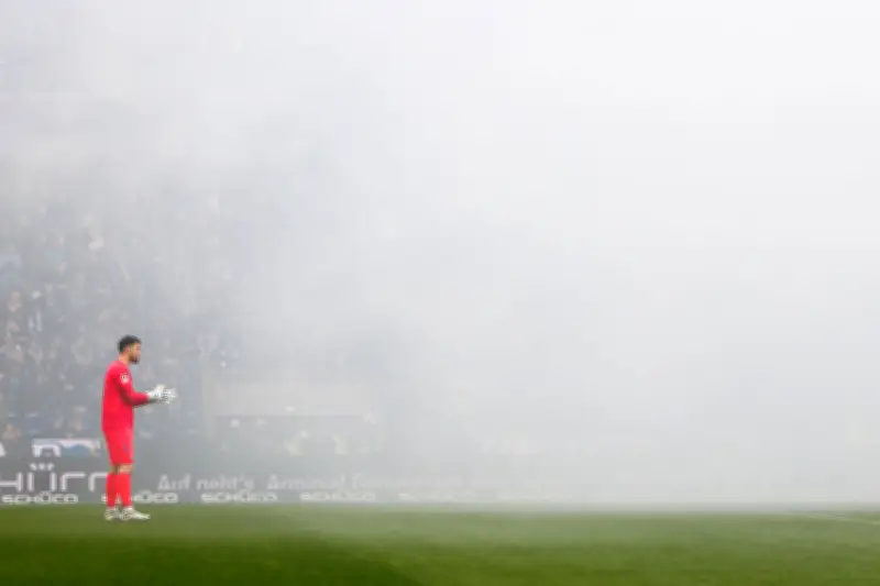 Bielefeld trotzt Paderborn 2:2 ab: Abseits-Tore und Elfmeter entscheiden Ostwestfalenderby