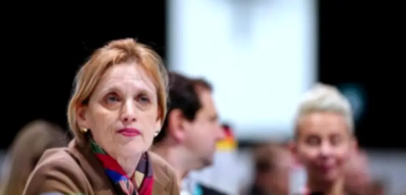 Bildungsministerin Prien plant Kürzungen bei Demokratieförderung – Kritik von Zivilgesellschaft