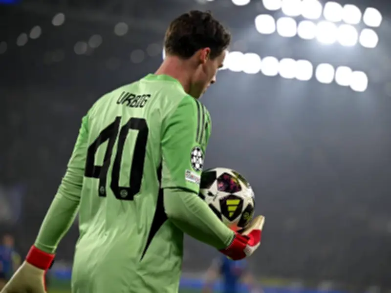 Bitterer Rückschlag für DFB und Bayern: Torhüter Urbig verletzt sich am Knie