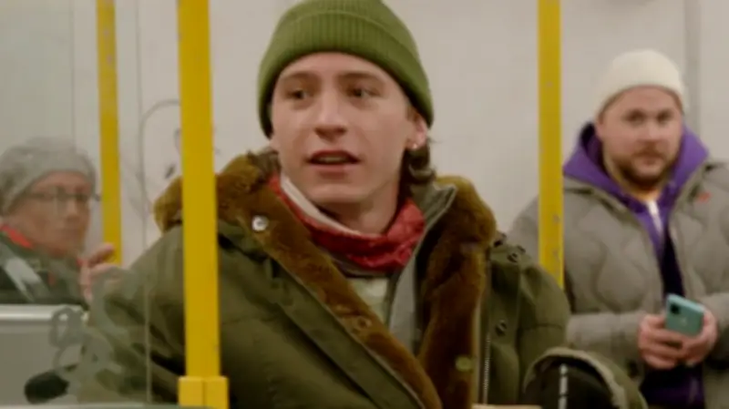 Béla Kampschulte spielt Rollstuhlfahrer bei GZSZ: Neue Rolle thematisiert Inklusion und Obdachlosigkeit