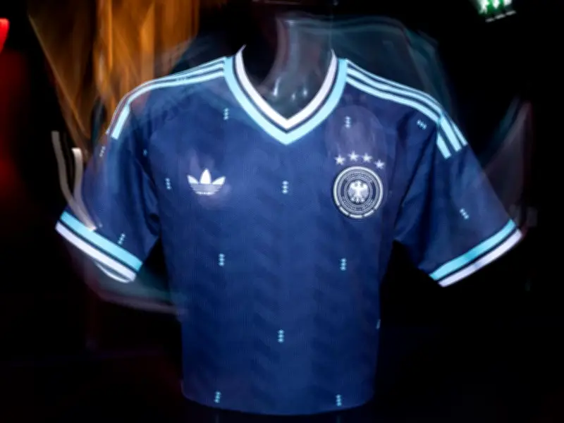 Blaues DFB-Auswärtstrikot spaltet Fans, wird aber zum Verkaufsschlager