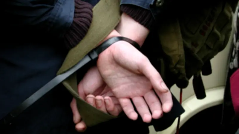 BMW-Fahrer in Bitterfeld gefesselt: Widerstand bei Alkoholkontrolle eskaliert