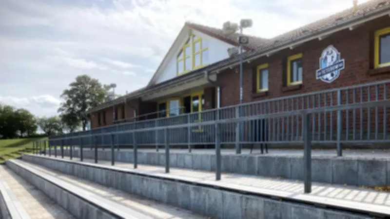 Bombendrohung im Teterower Stadion: Kindertraining abgebrochen – Verein äußert sich