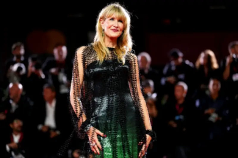 Bradley Coopers neuer Film: Will Arnett und Laura Dern glänzen in 'Is This Thing On?'