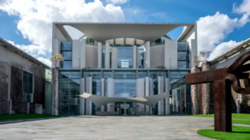 Brand am Kanzleramt in Wahlnacht: Staatsschutz ermittelt auf mögliche Absicht