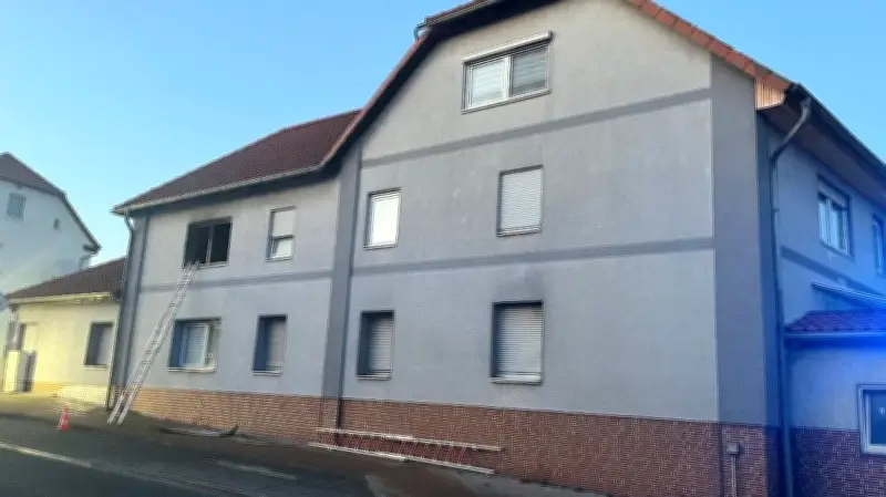 Brand in Ottlebener Mehrfamilienhaus: Zigarette als mutmaßliche Ursache verursacht 120.000 Euro Schaden