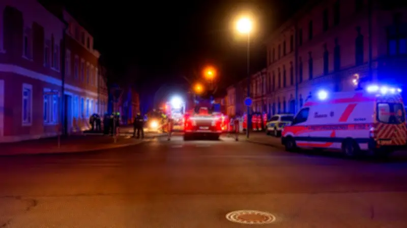 Brandanschlag in Bitterfeld: Drei Verletzte bei Feuer in Mehrfamilienhaus - Polizei ermittelt wegen versuchten Mordes
