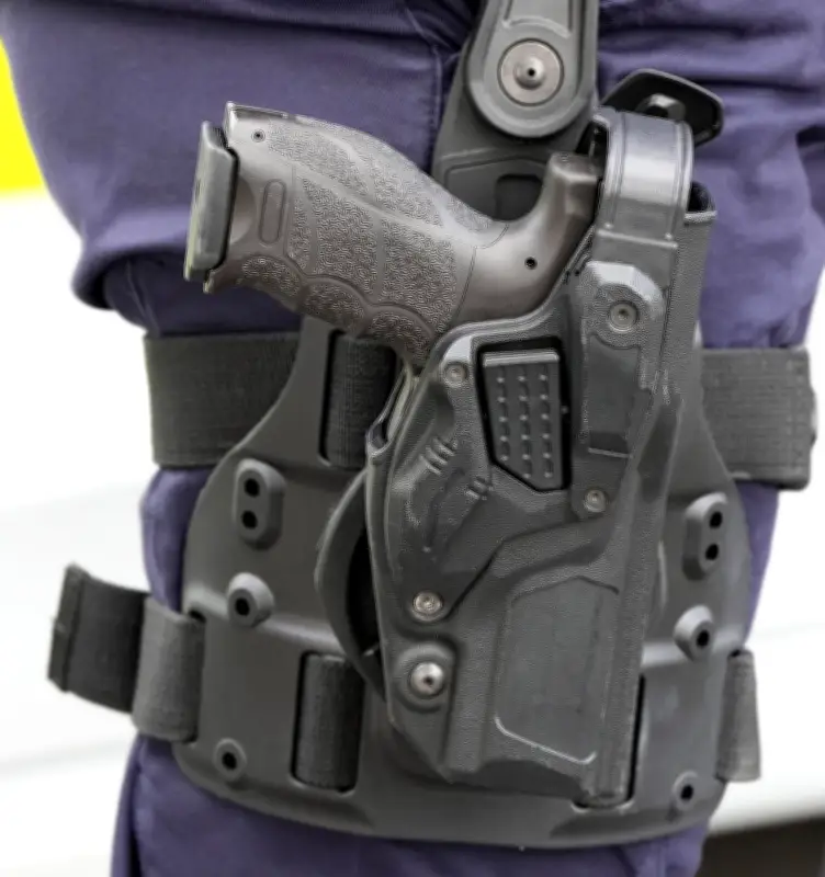 Brandenburger Polizisten verlieren Dienstwaffen - Ehrliche Finder geben sie zurück