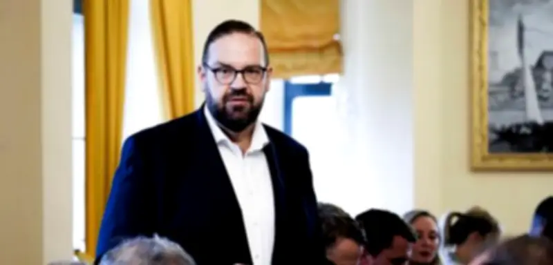 Brandenburgs Bildungsminister Gordon Hoffmann erhält Lob von seinem früheren Lehrer