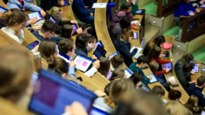 Brandenburgs Hochschulreform: Schnellere Berufungen und Kritik an Demokratieabbau