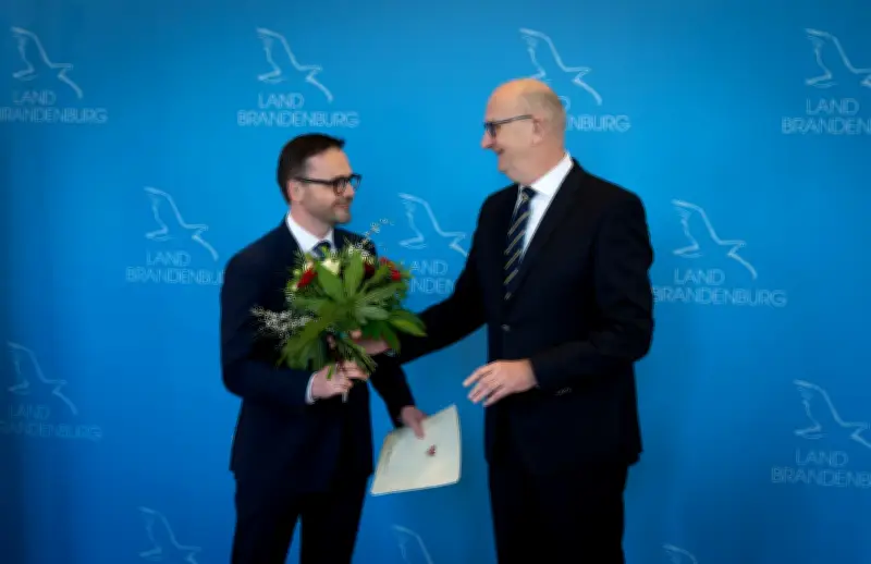 Brandenburgs neue Rot-Schwarz-Regierung vereidigt: Vier Minister schwören auf Gott