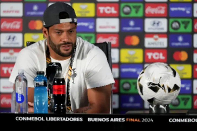 Brasilien: 23 Rote Karten nach Massenschlägerei im Pokalfinale - Hulk und BVB-Talent involviert