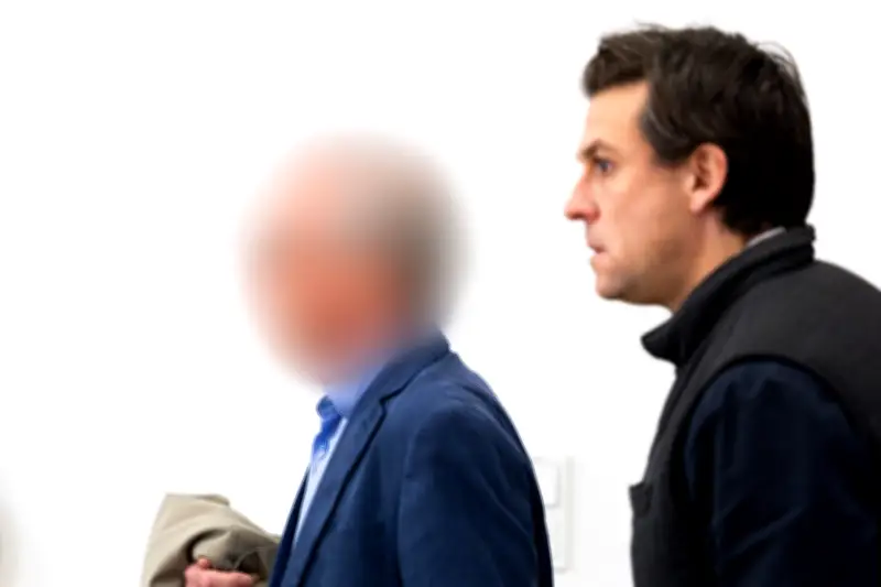 Braunschweiger Prozess: Ex-FDP-Politiker bestreitet Missbrauchsvorwürfe – Lehrerin gesteht