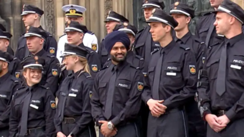 Bremen: Verwaltungsgericht erlaubt Polizeianwärter das Tragen eines Turbans im Außendienst