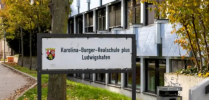 Brennpunktschule in Ludwigshafen: Polizei patrouilliert im Wahlkampf-Streit