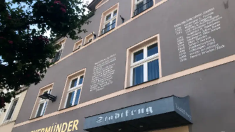 Bürgermeisterkandidat Jeremy Brehme stellt sich im Ueckermünder Stadtkrug vor