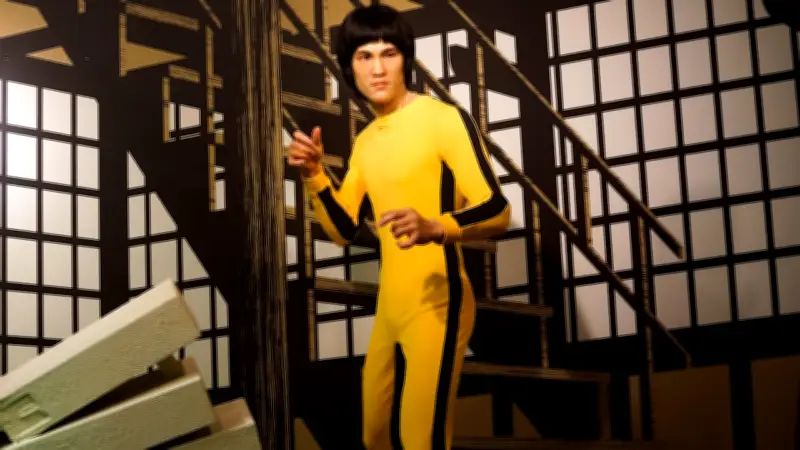 Bruce Lees legendärer gelber Kampfanzug erzielt Rekordsumme bei Auktion