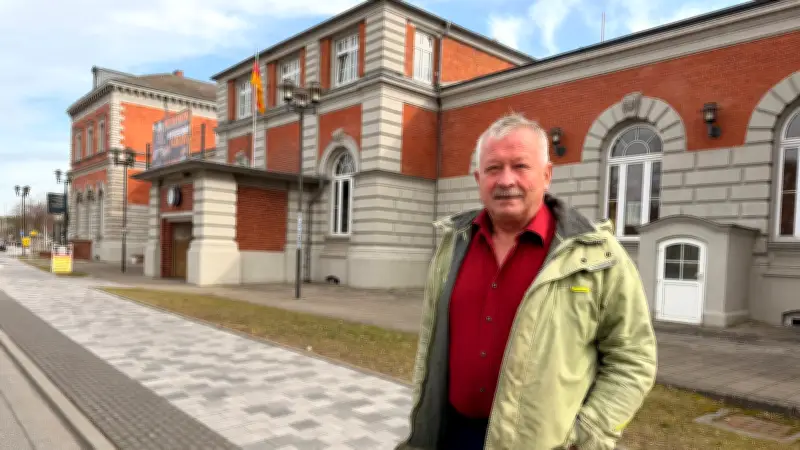 Bützower Bahnhofsbesitzer: Wie eine AfD-Fahnenaktion eine Kleinstadt spaltete