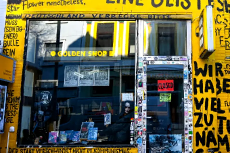 Buchhandlungspreis-Debatte: Bremer Buchhandlung verteidigt umstrittene Fassaden-Zitate als Kunst