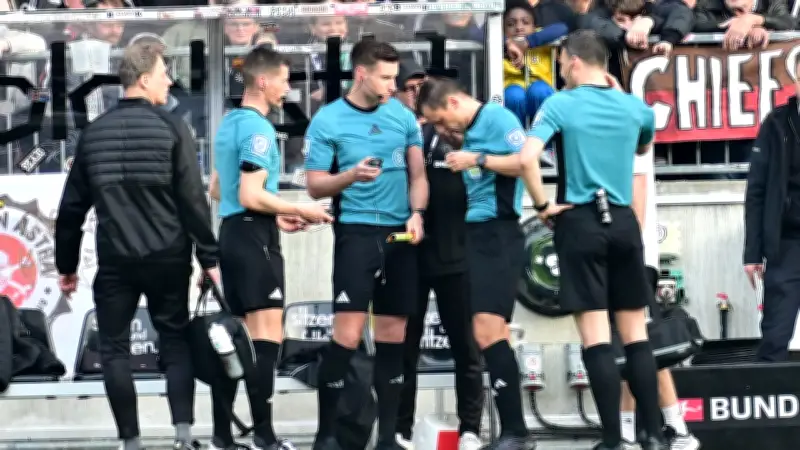 Bundesliga-Skandal: Schiedsrichter muss während Spiels ausgewechselt werden