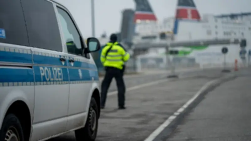 Bundespolizei Rostock: Neun illegale Einreisen im Hafen entdeckt und Ausreisefristen gesetzt