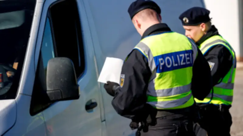 Bundespolizei vollstreckt zwei Haftbefehle bei Grenzkontrollen in Pomellen und Bismark