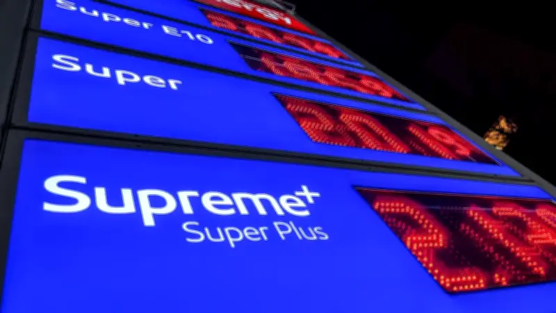 Bundesregierung greift bei Spritpreisen ein: Staat kassiert über die Hälfte jedes Liters