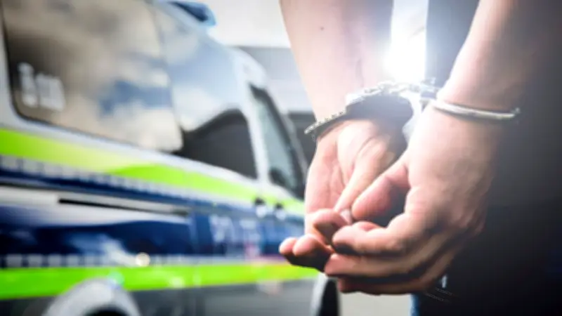 Bundesstraße B6 gesperrt: Vier Polizisten bei Kneipenschlägerei in Bruchhausen-Vilsen verletzt