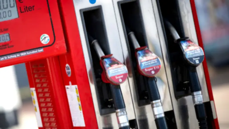 Bundestag stimmt über Spritpreis-Bremse ab: Einmalige Preiserhöhung pro Tag geplant