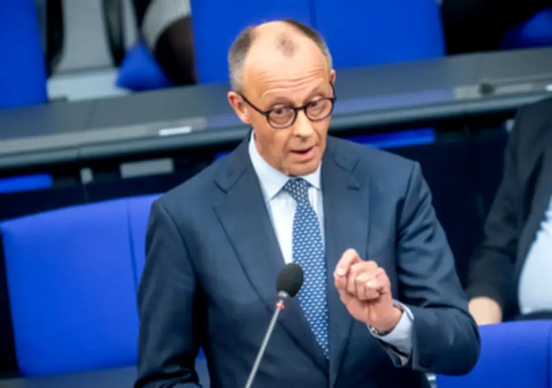 Bundestagsdebatte eskaliert: Merz und Grüne streiten über digitale Gewalt gegen Frauen