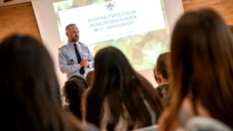 Bundeswehr-Besuche an Schulen in Mecklenburg-Vorpommern fast verdoppelt