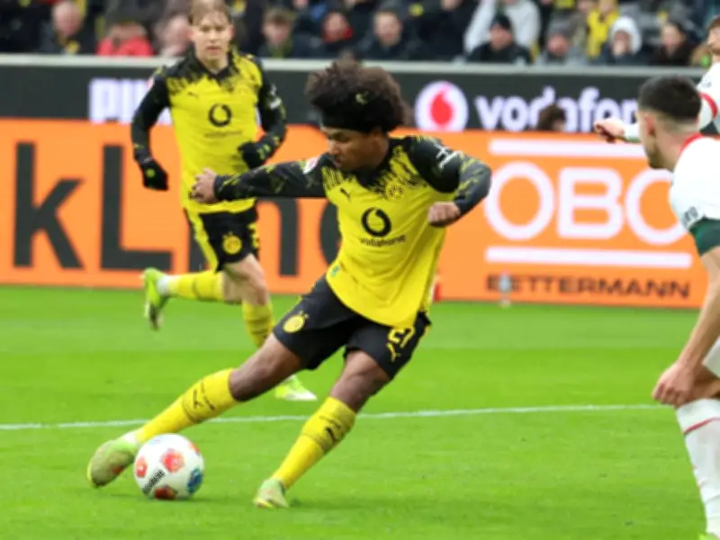 BVB siegt souverän gegen Augsburg: Adeyemi und Reggiani sichern wichtigen Heimerfolg