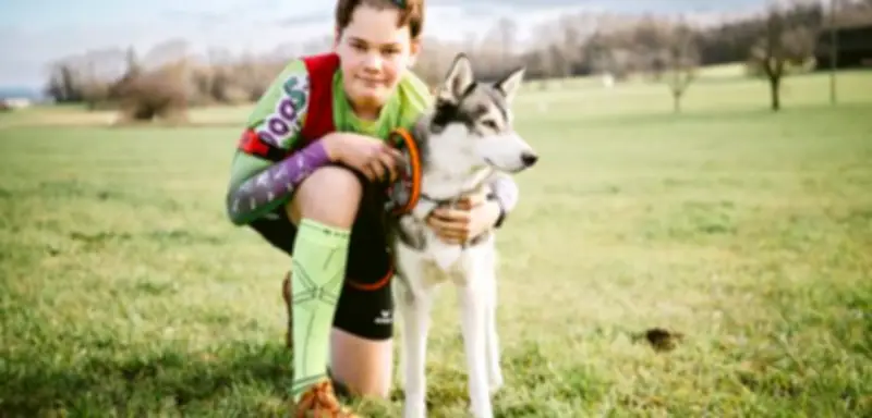 Canicross: Henrik und sein Husky Tyras als unschlagbares Team bei Zughunderennen