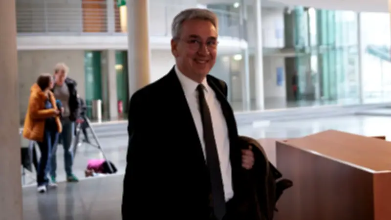 CDU attackiert Kartellamts-Chef: Vorwürfe der Untätigkeit bei Tankstellen-Preisen