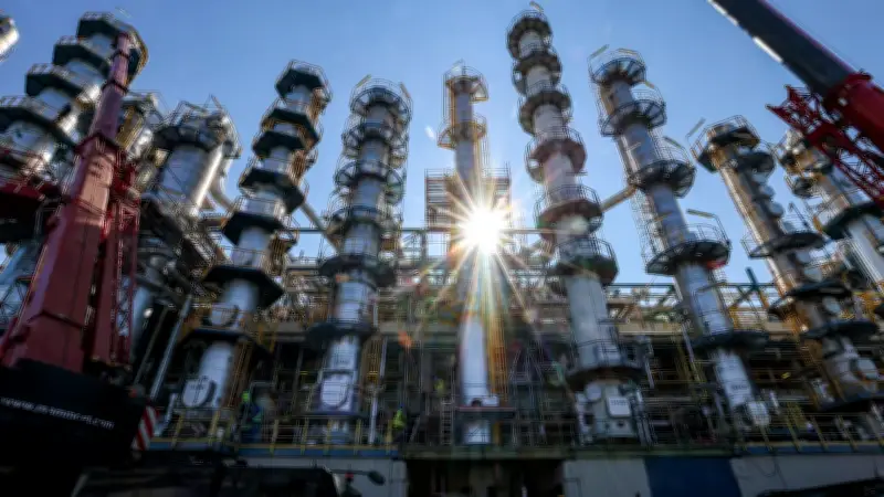 Chemie-Tarifdeal: Jobsicherung vor Lohnerhöhung in Krisenzeiten