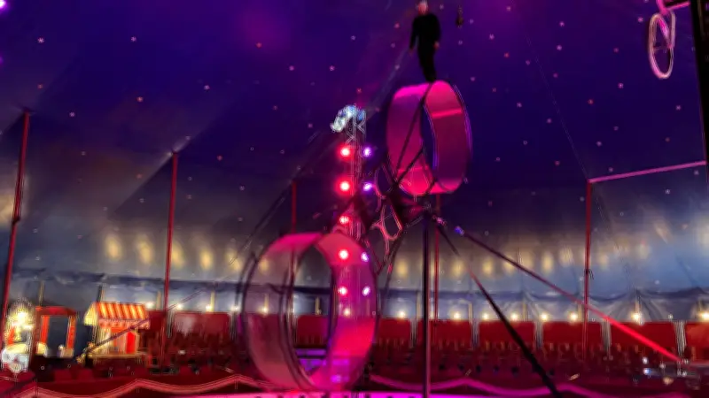 Circus Barlay gastiert mit spektakulärem Todesrad in Neubrandenburg