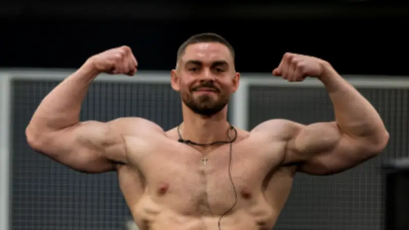 Coach Andy knackt als Erster die 1.000.000-Kilo-Marke im IRON CAGE