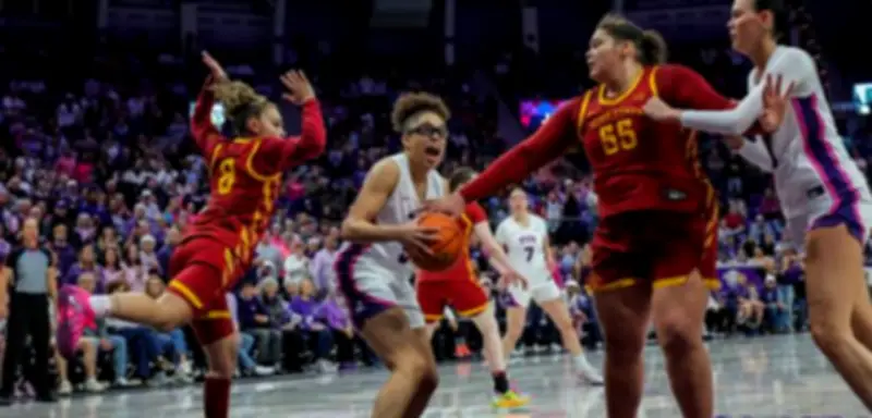 College-Basketballerin Audi Crooks: Fans beschimpfen sie, Gegnerinnen fürchten ihre Dominanz