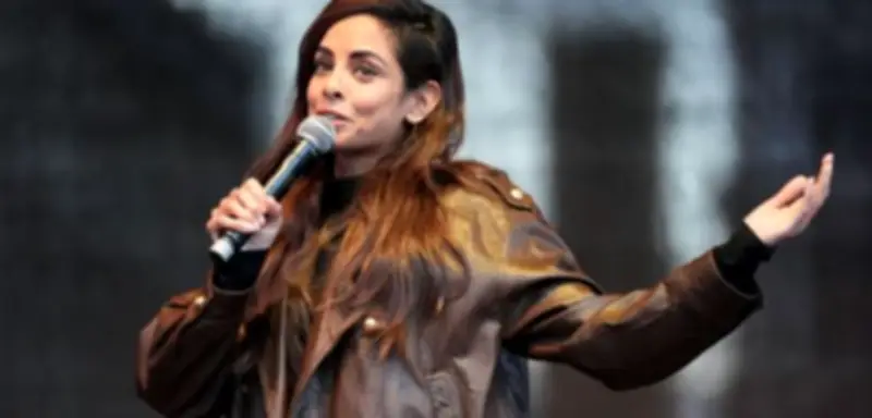 Collien Fernandes bei Demo gegen sexualisierte Gewalt: »Mauern des Schweigens einreißen«