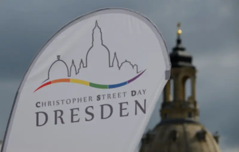 CSD Dresden: Straßenfest rechtlich nicht als Versammlung anerkannt – nur der Umzug zählt