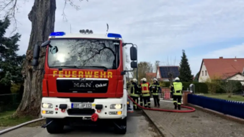 Dachstuhlbrand in Schwedt: 200.000 Euro Schaden - Einfamilienhaus unbewohnbar