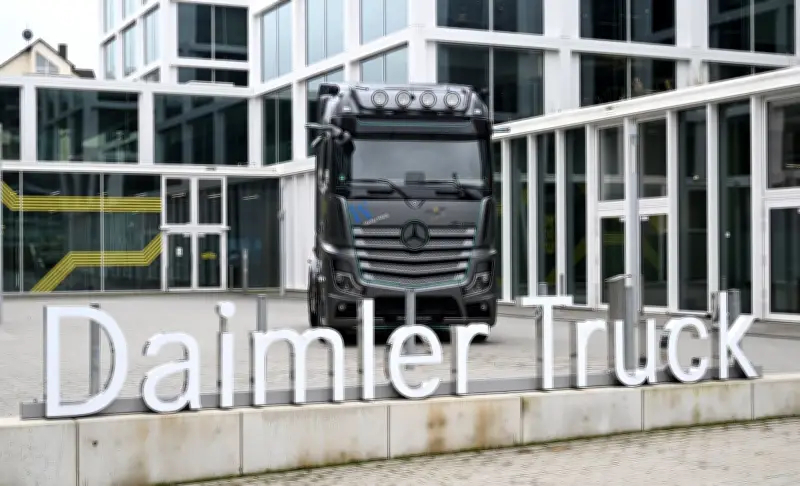 Daimler Truck verzeichnet deutlichen Gewinneinbruch von 34 Prozent im Geschäftsjahr 2025