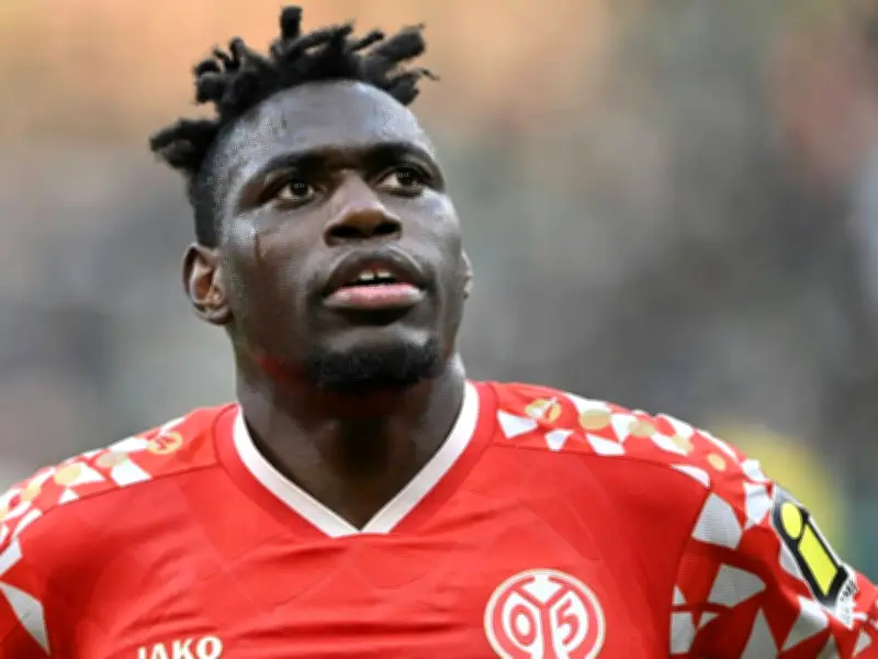 Danny da Costa lacht über kuriosen Toiletten-Gang im Conference-League-Spiel