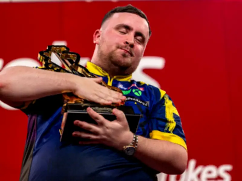 Darts: Luke Littler triumphiert erneut bei den UK Open in Minehead